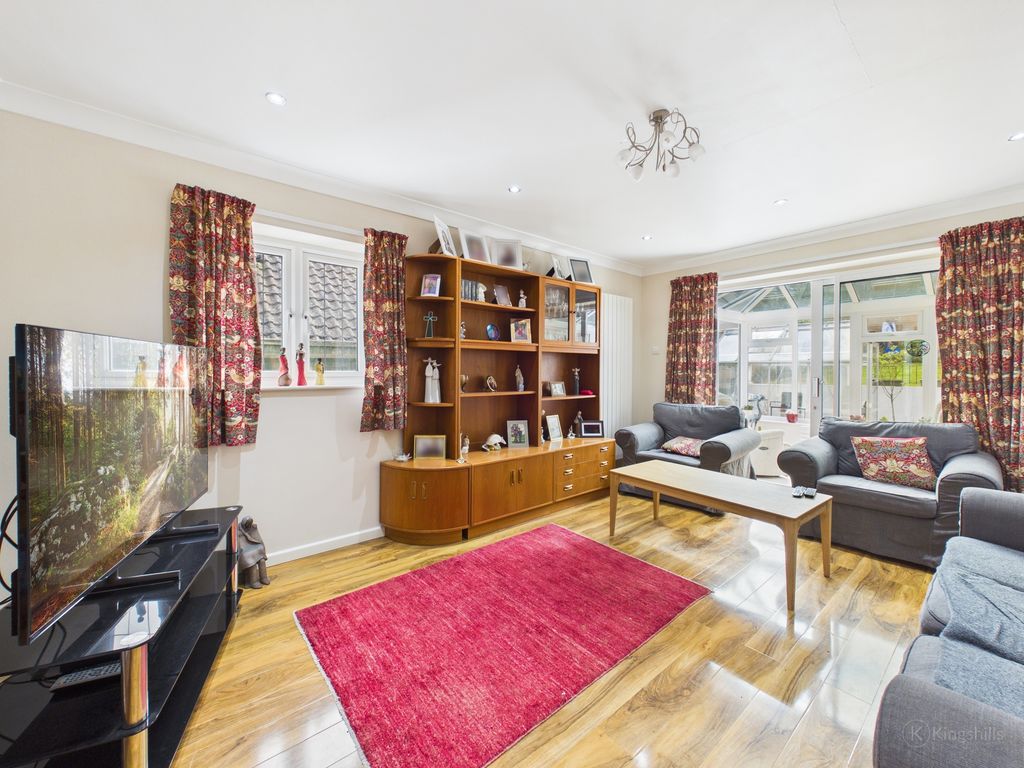 Property photo 3 of 16 Cam02119G0-Pr0562-Still016