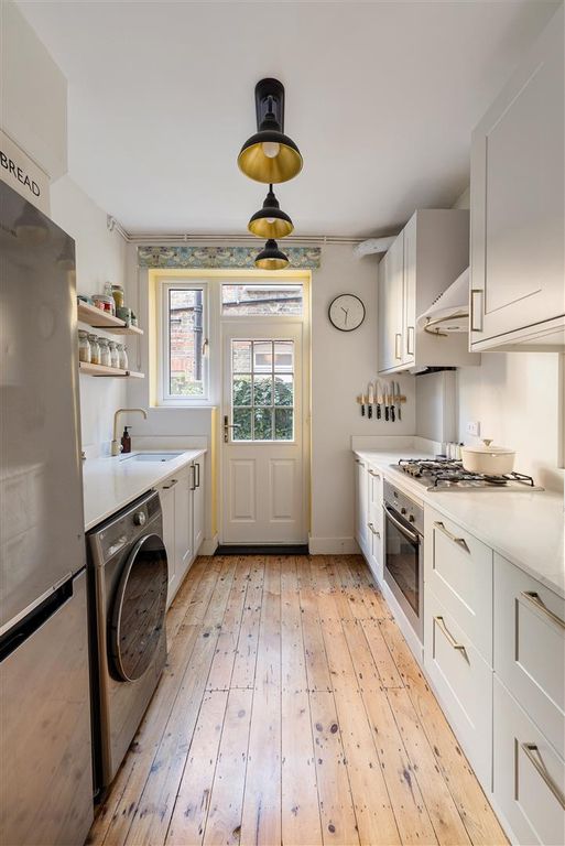 Property photo 3 of 37 Winns Terrace, E17