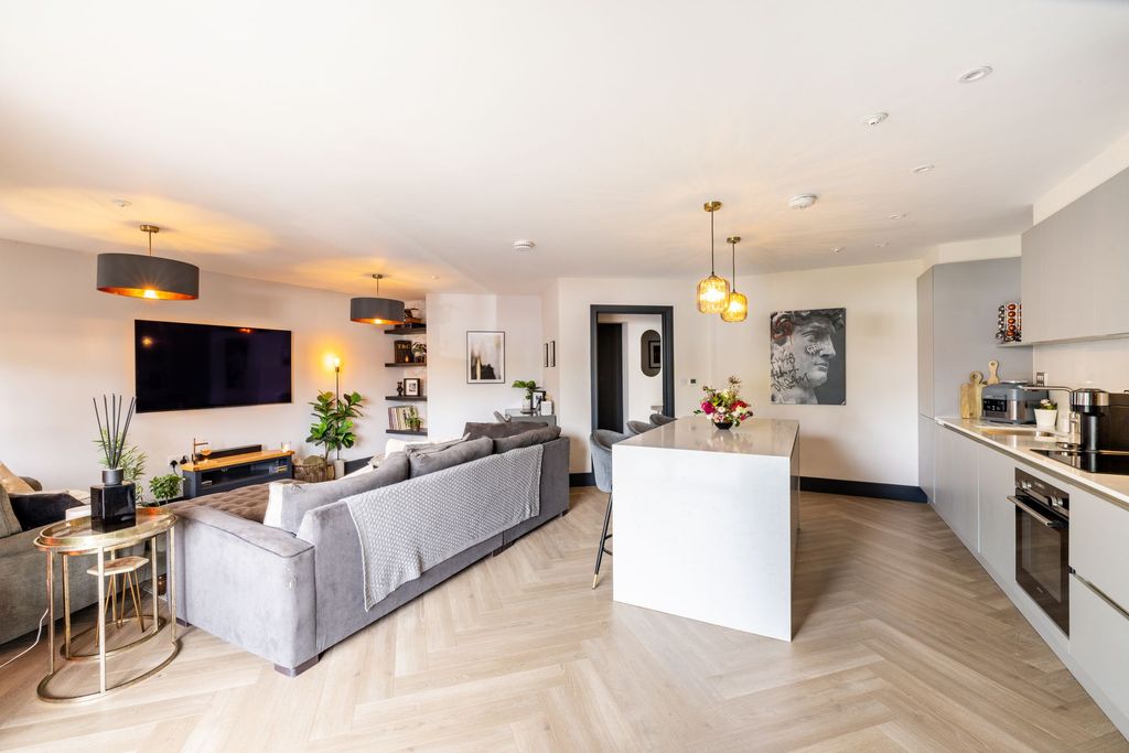 Property photo 1 of 18