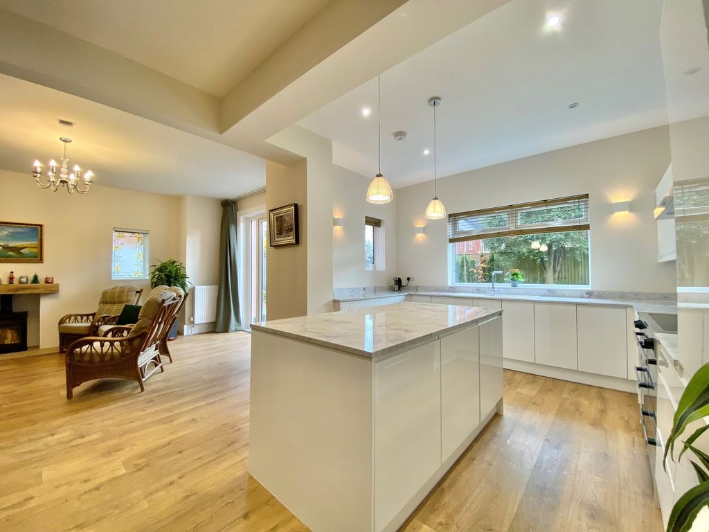 Property photo 2 of 27