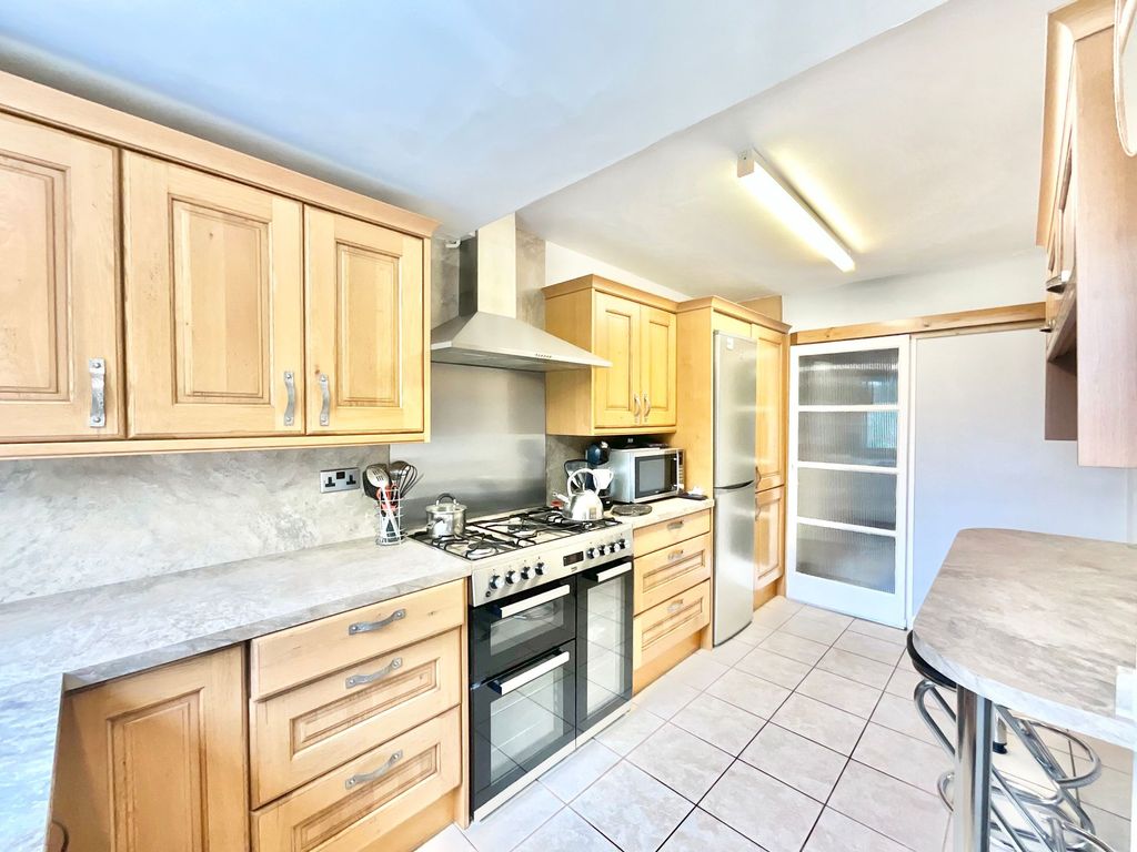 Property photo 3 of 27