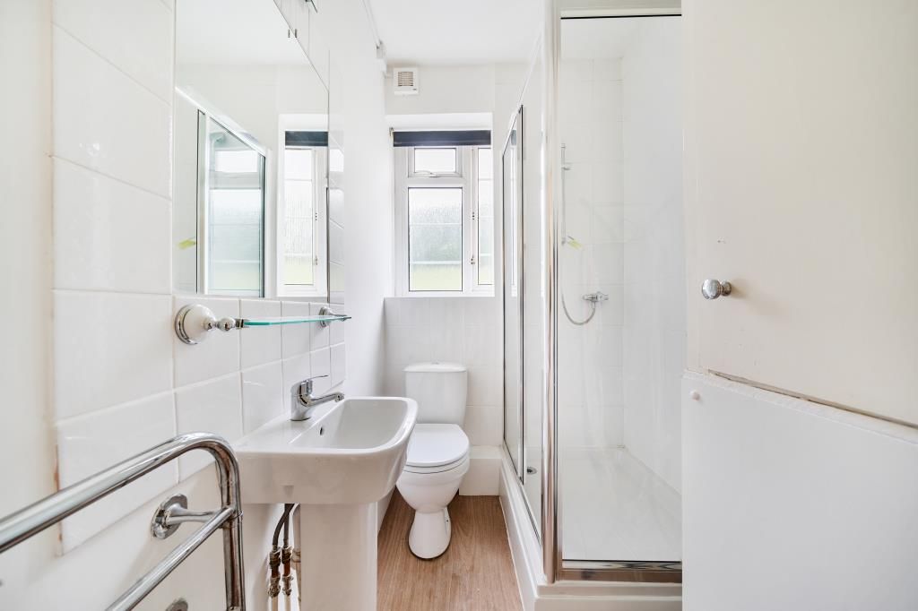 Property photo 2 of 19 Bathroom