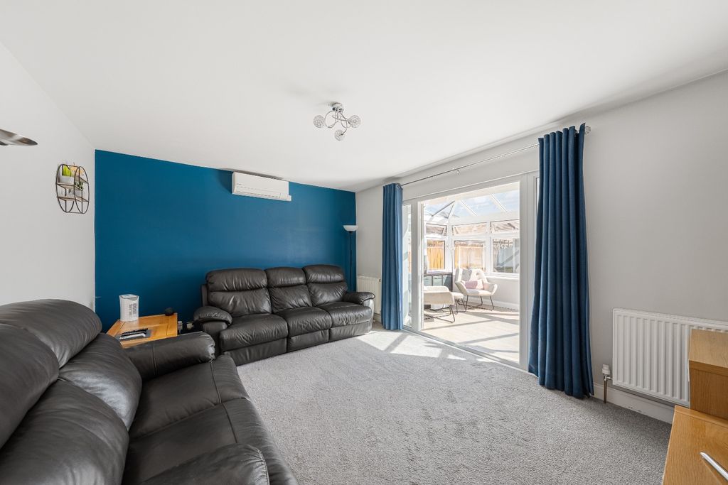 Property photo 2 of 19 5004312