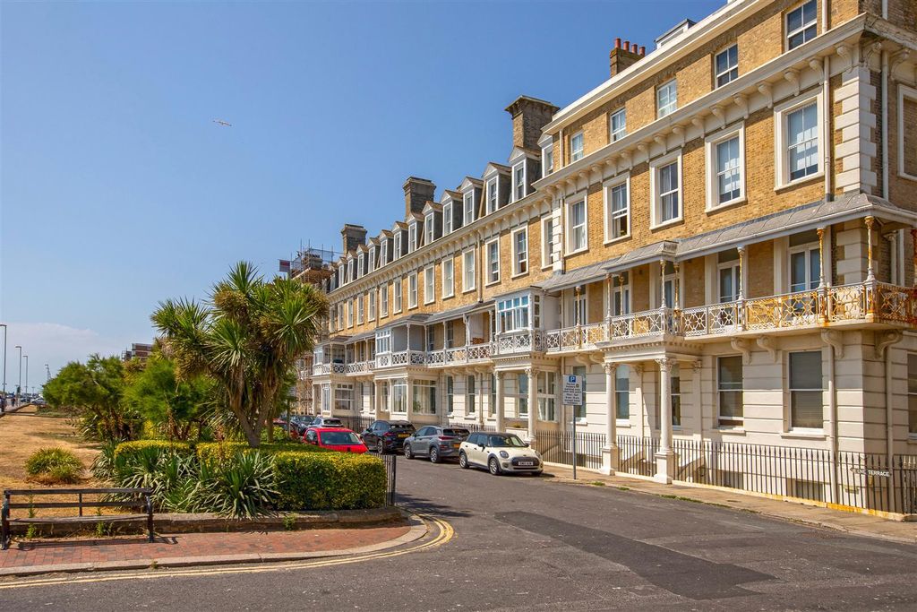Property photo 1 of 15 Heene Terrace_19.Jpg