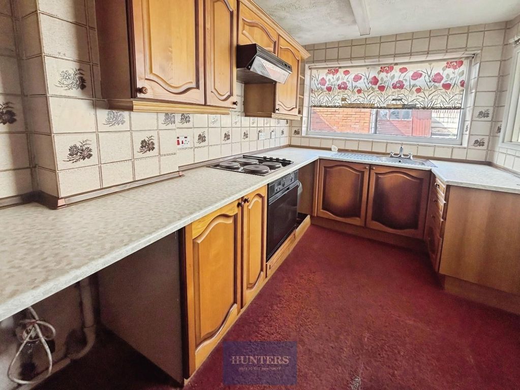 Property photo 2 of 13 Kitchen