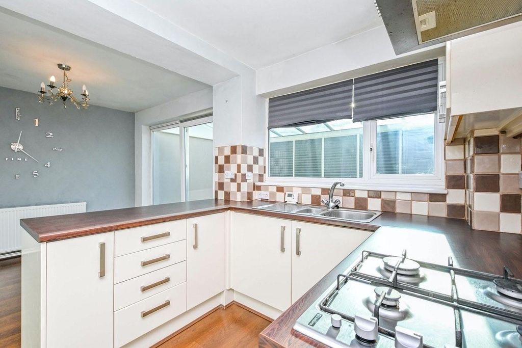 Property photo 3 of 13 10 Hatfdield Kitchen.Jpg