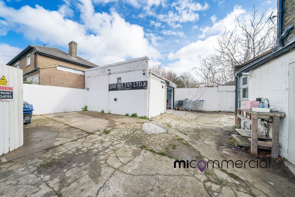 Property photo 3 of 12