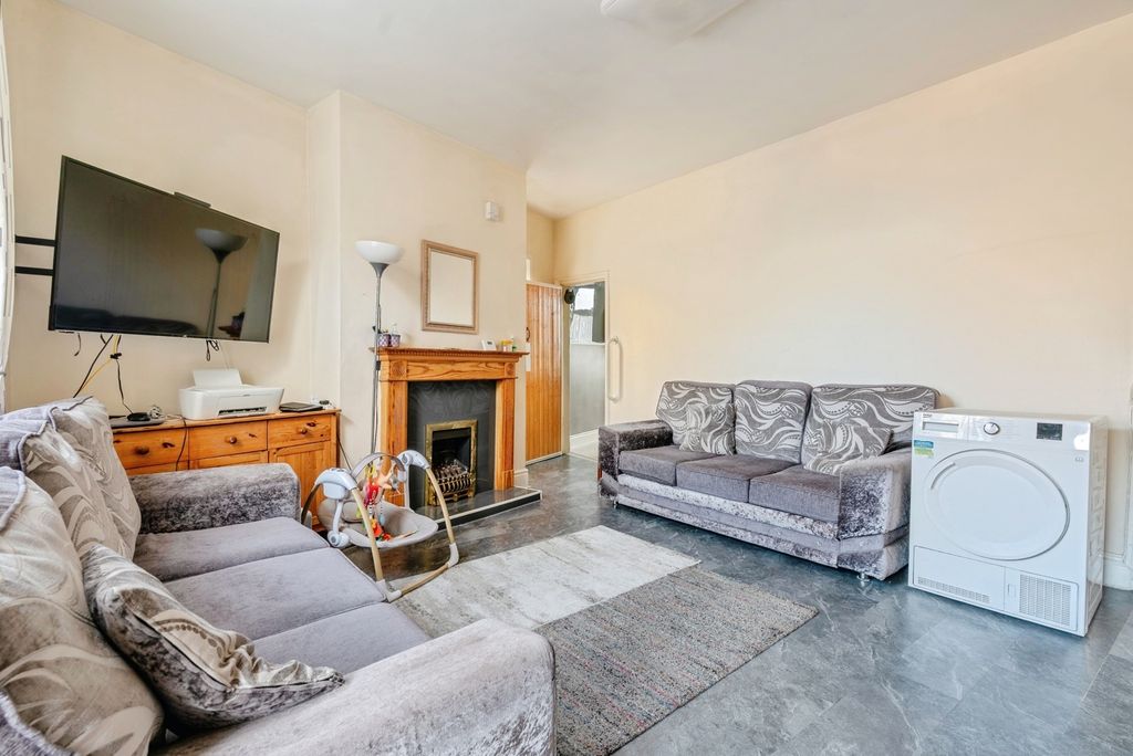 Property photo 3 of 20 Pbox-Img.Jpg