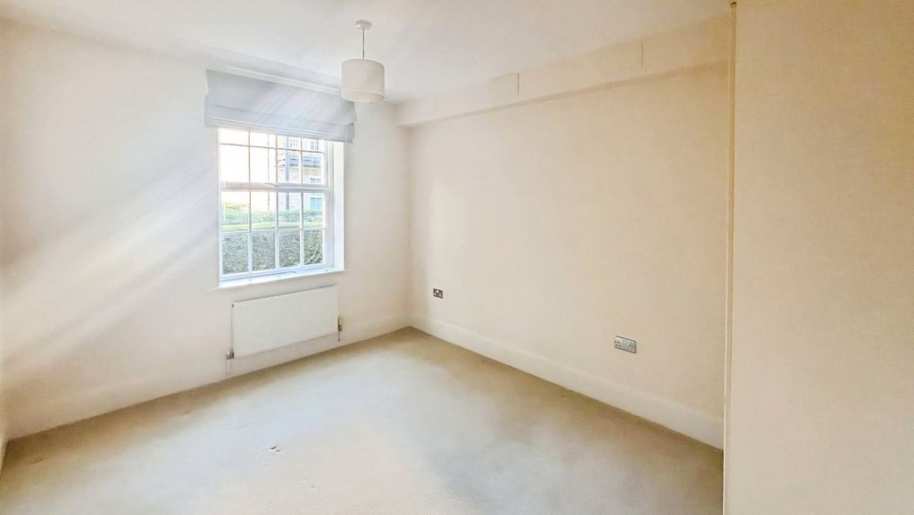 Property photo 2 of 15 Picture No. 21