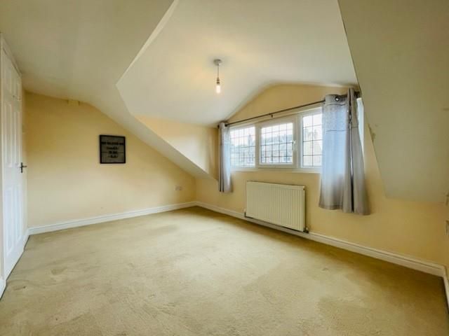 Property photo 3 of 6 Lounge