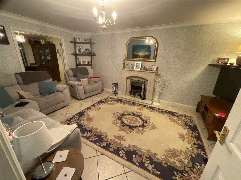 Property photo 2 of 12 Lounge