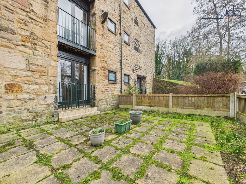 Property photo 2 of 8 Spacious Flagged, West Facing Garden
