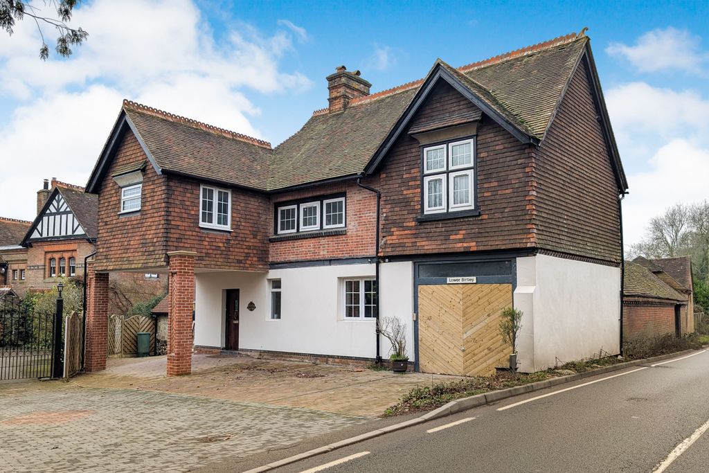 Property photo 2 of 25 Lower Birtley, Grayswood Road, Surrey, Gu27 2DL