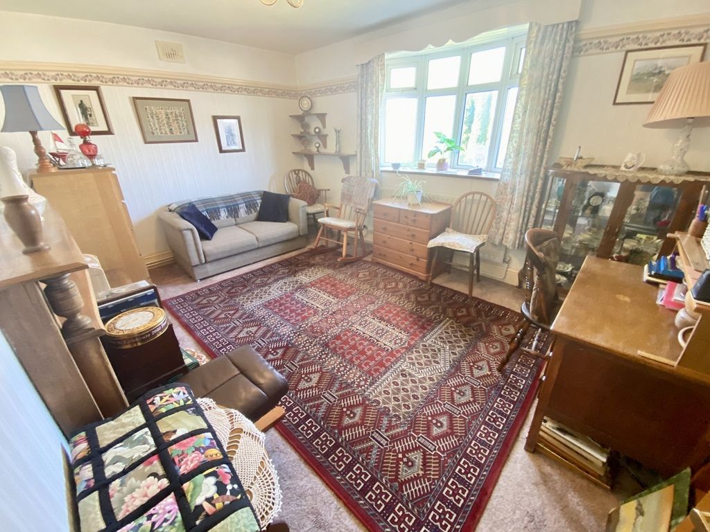 Property photo 3 of 16 Sitting Room