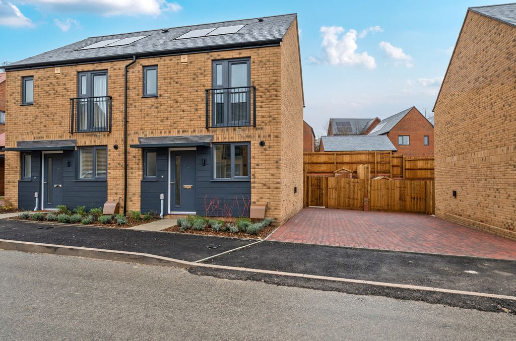 Property photo 1 of 11 1388558-1-6938216...