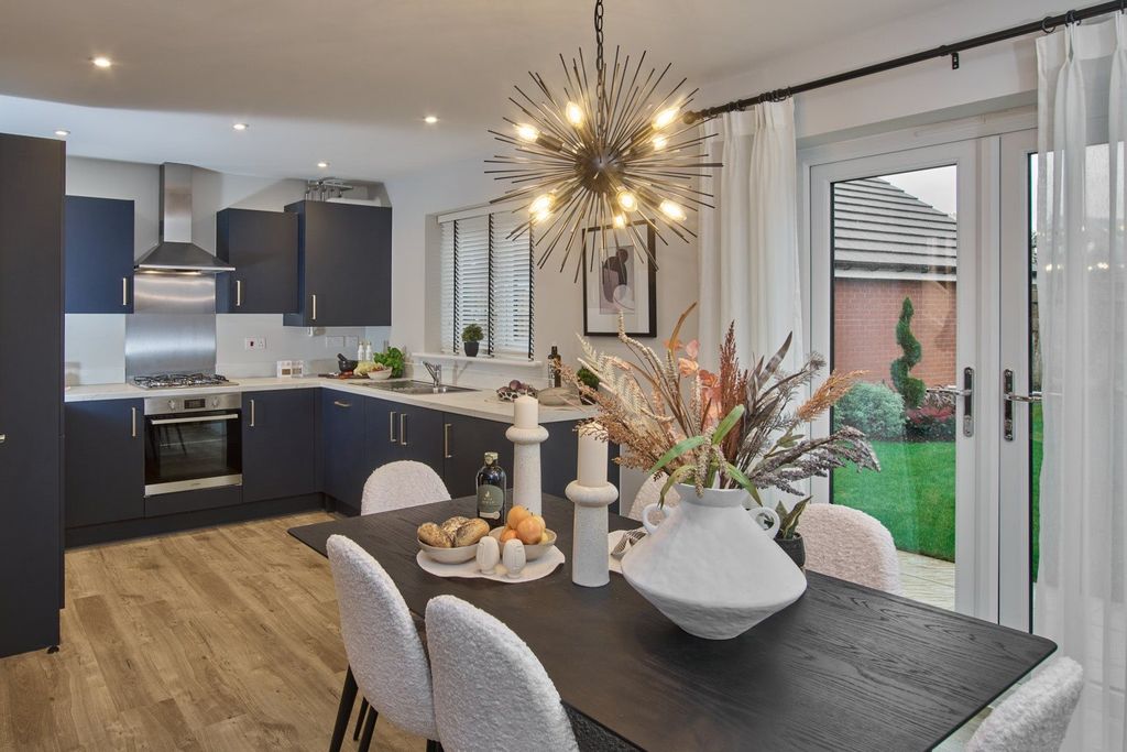 Property photo 3 of 10 Kitchen Dining Room