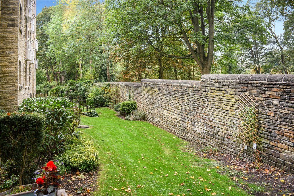 Property photo 2 of 11 Grounds