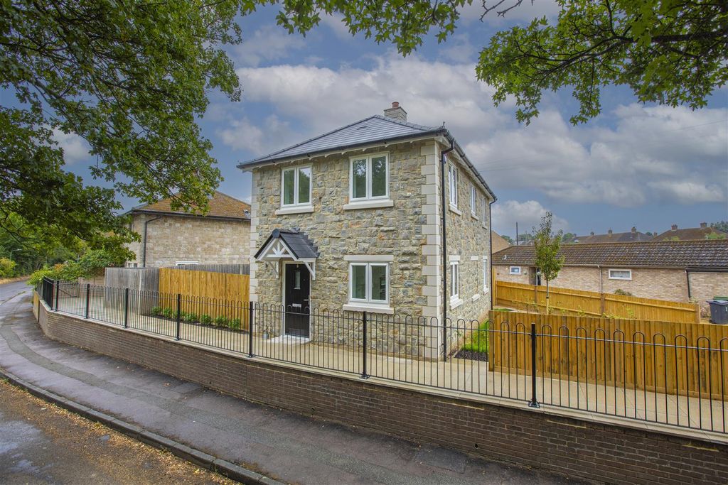 Property photo 1 of 18