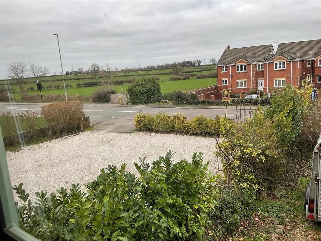 Property photo 2 of 18 Hinckley Road.Jpg