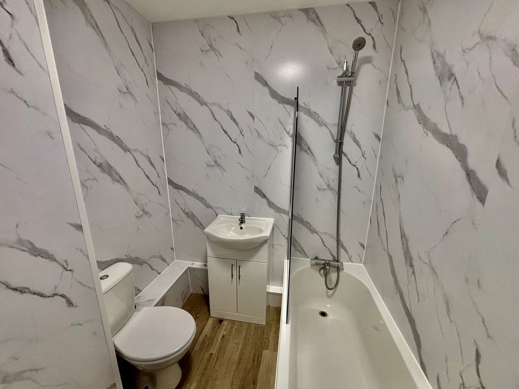 Property photo 2 of 6 Bathroom