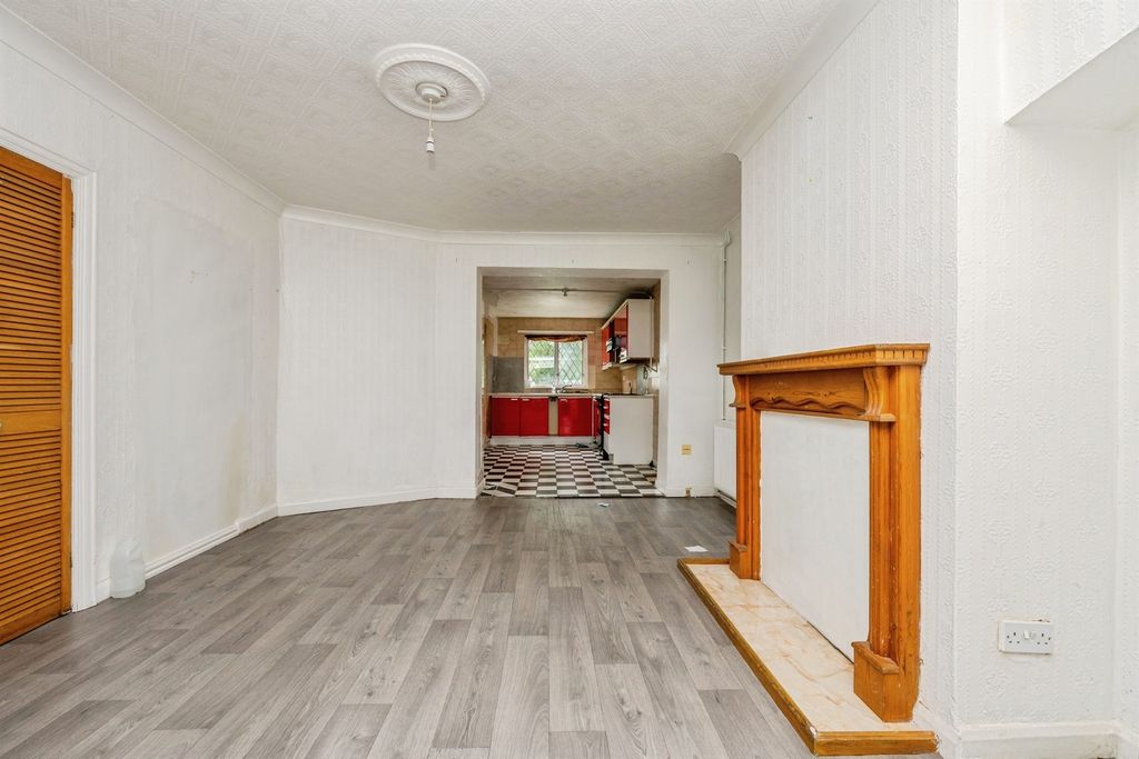 Property photo 2 of 20