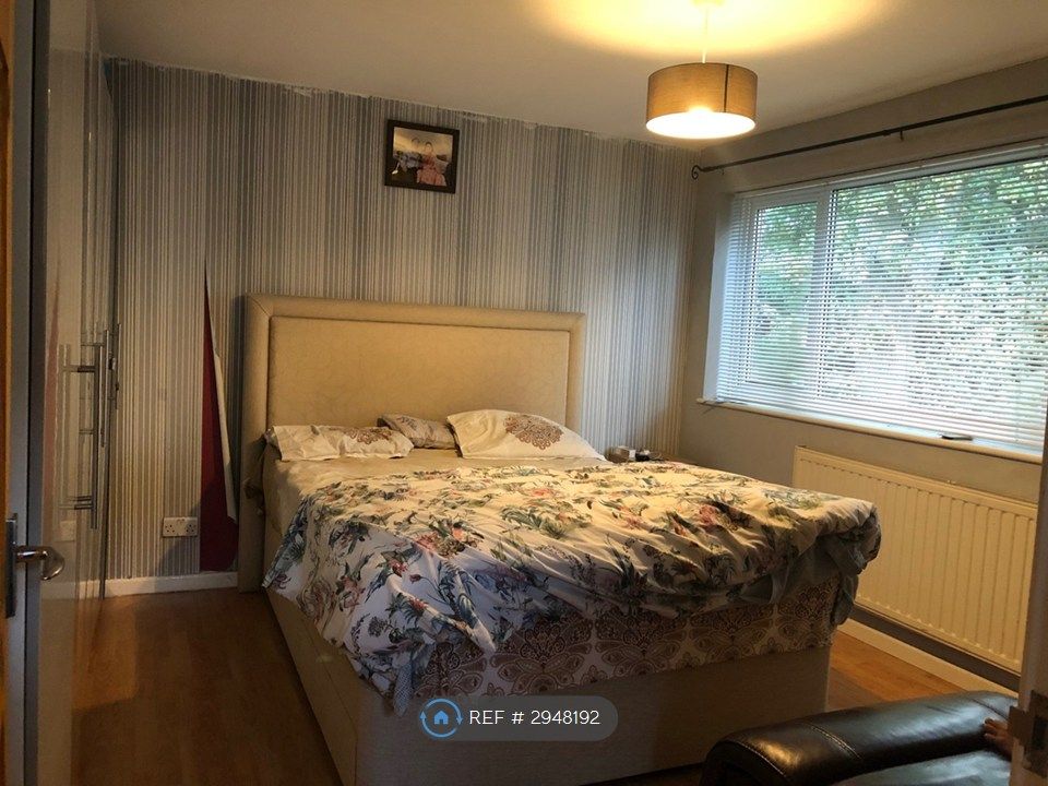 Property photo 2 of 10 Bedroom1 Pic1