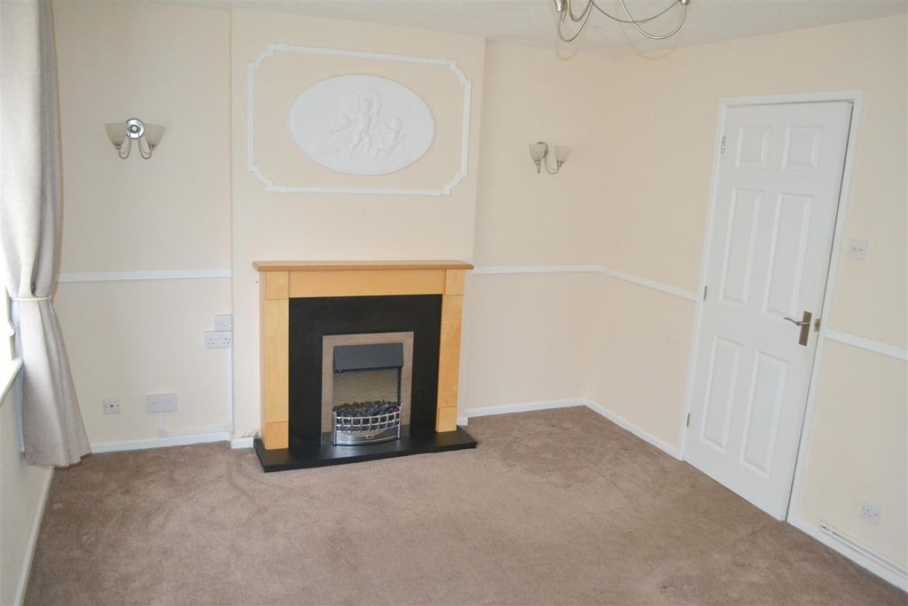 Property photo 2 of 14 Lounge 3.Jpg