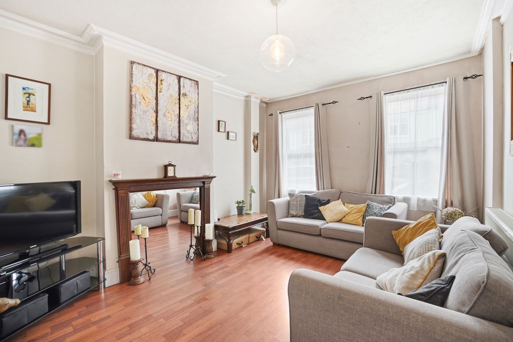 Property photo 2 of 12