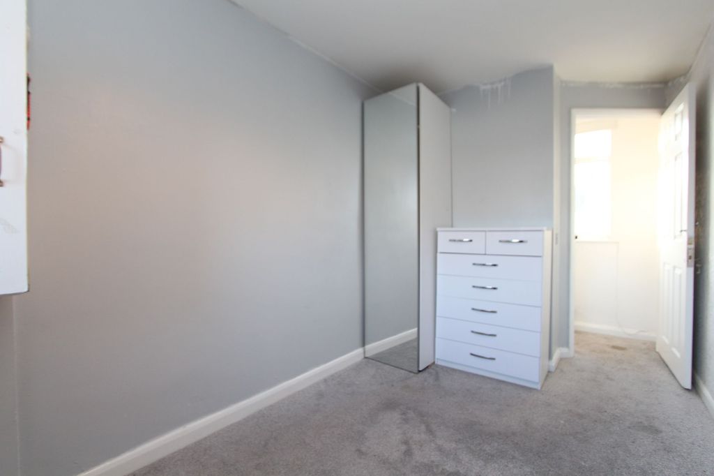 Property photo 3 of 6 Bedroom