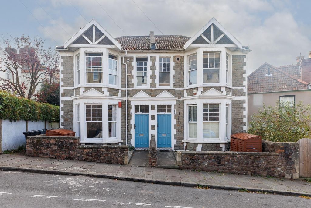 Property photo 2 of 16 Flat 3 26-28 Church Lane--19.Jpg