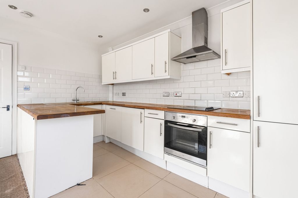 Property photo 2 of 10 4_4945470_F-2