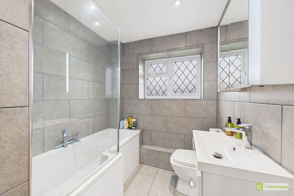 Property photo 3 of 13 Cam02528G0-Pr0437-Still011