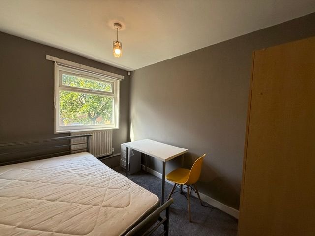 Property photo 3 of 10 Room 4