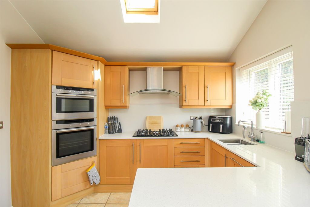 Property photo 3 of 14 Kitchen