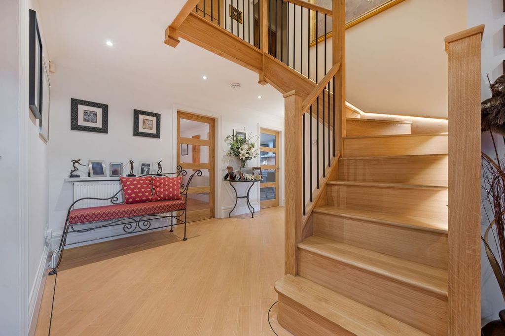 Property photo 2 of 41