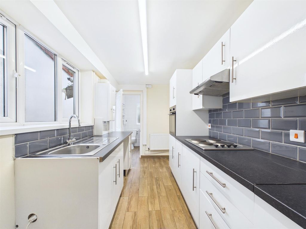 Property photo 2 of 12 2 - 2 Bedroom House In St George.Jpg