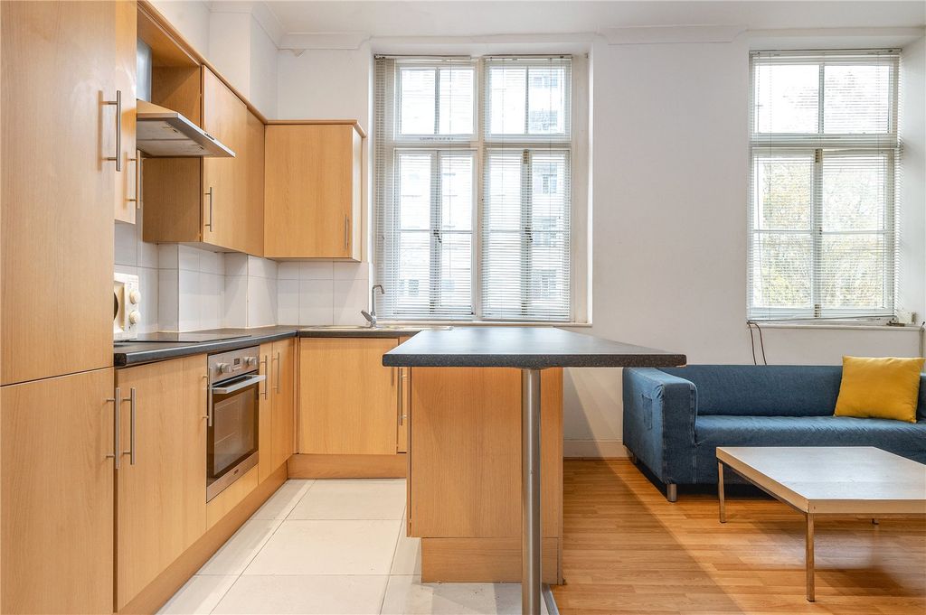 Property photo 3 of 11 Reception/ Kitchen