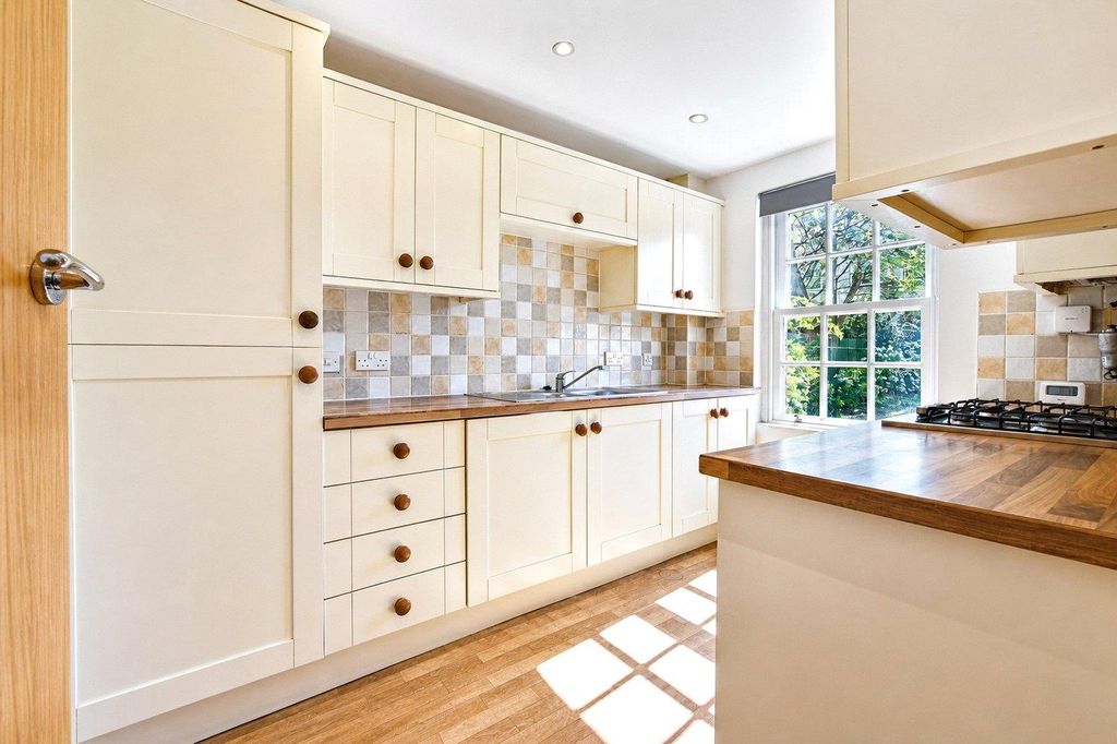 Property photo 3 of 12 Kitchen Thc.Jpg