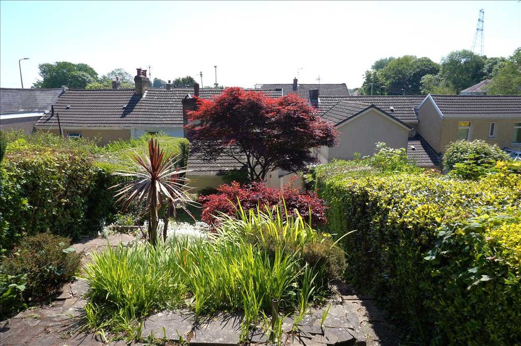 Property photo 2 of 25