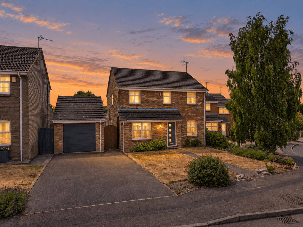 Property photo 1 of 25 Grove Gardens, Tring