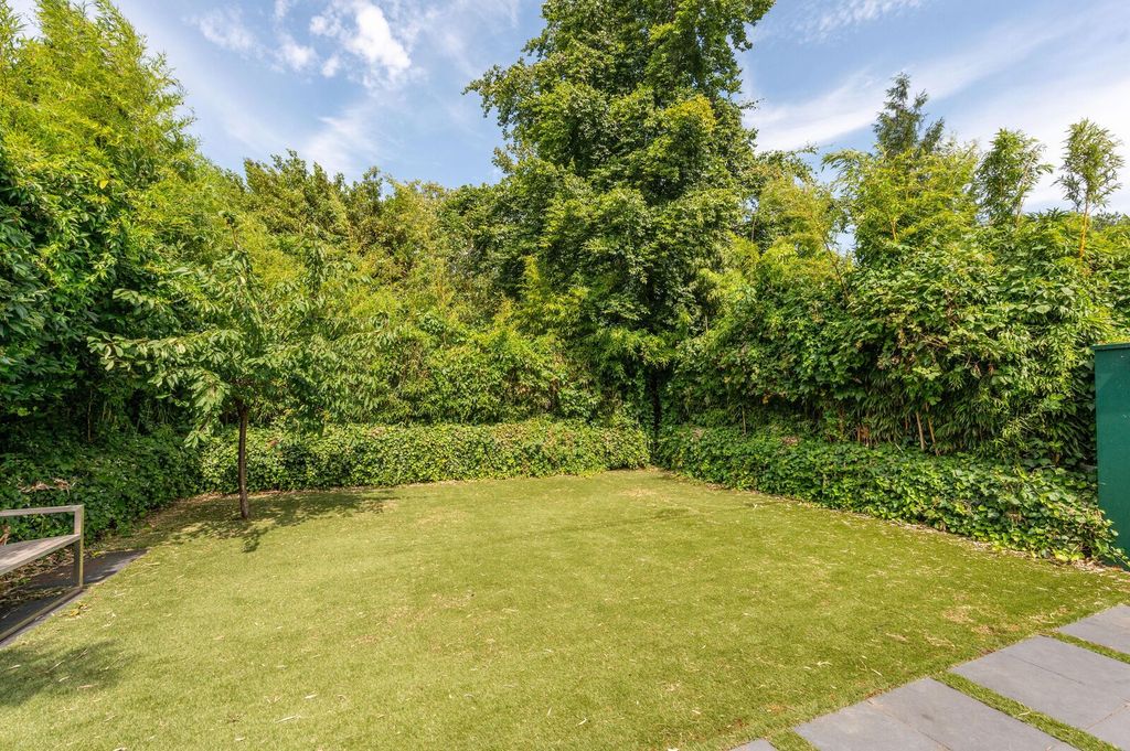Property photo 3 of 32