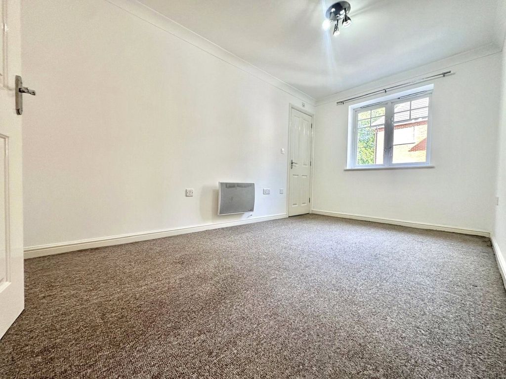 Property photo 2 of 6 Picture No. 12