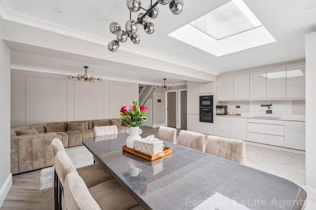 Property photo 3 of 22