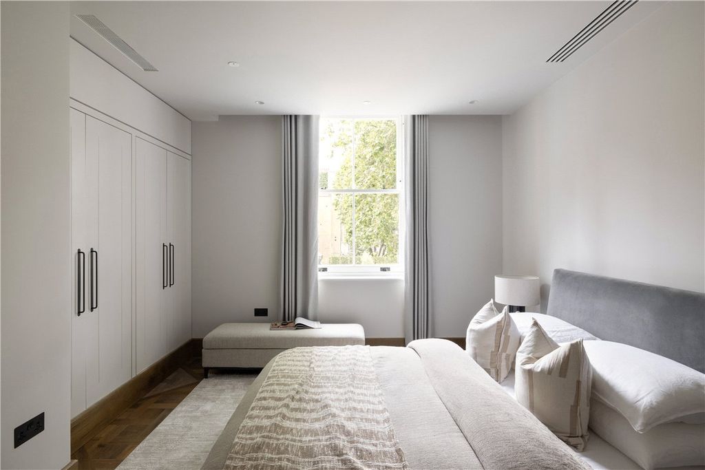 Property photo 2 of 18 Picture No. 27