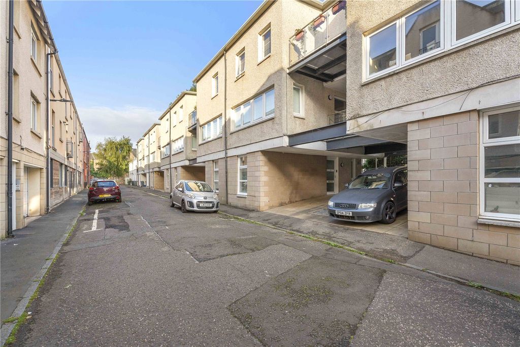 Property photo 1 of 14 Trafalgar Lane