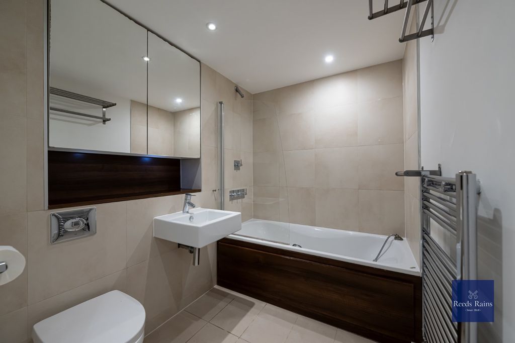 Property photo 3 of 26 Bathroom