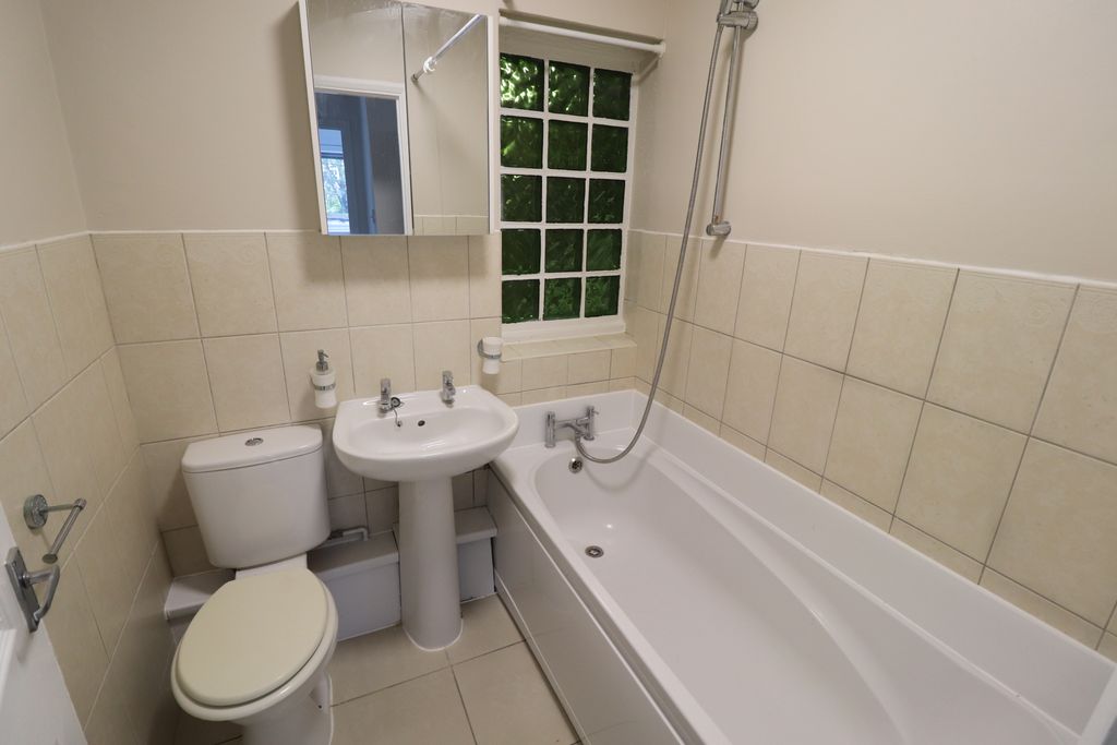 Property photo 3 of 8 Bathroom