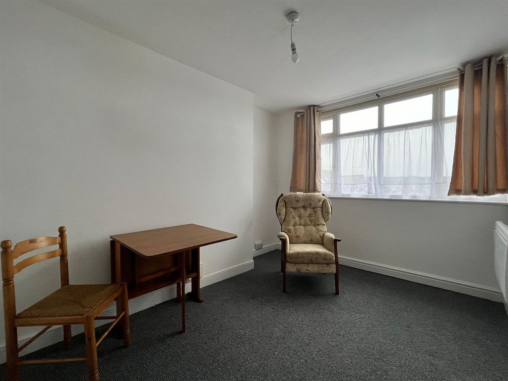 Property photo 2 of 4