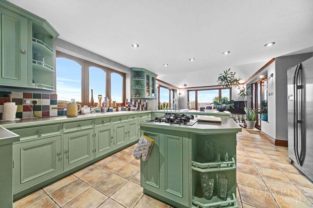 Property photo 2 of 80