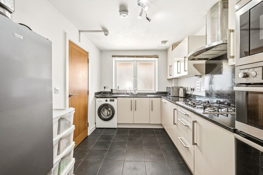 Property photo 3 of 16 Picture No. 23